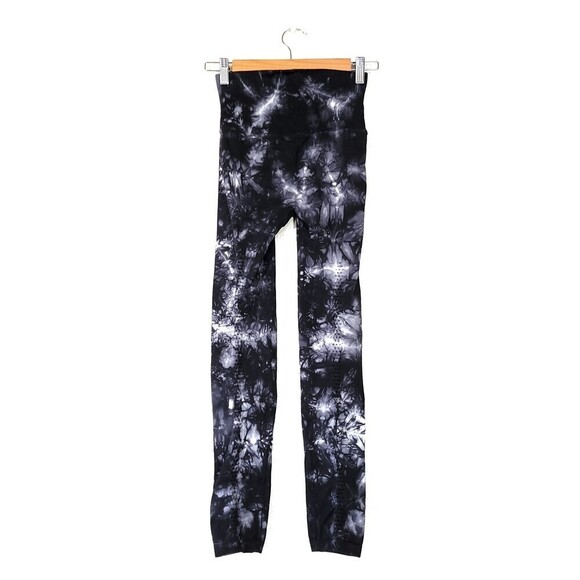 FREE PEOPLE Om Shanti Good Karma Ankle Crop Yoga Leggings Black Tie Dye XS Small - Picture 7 of 10